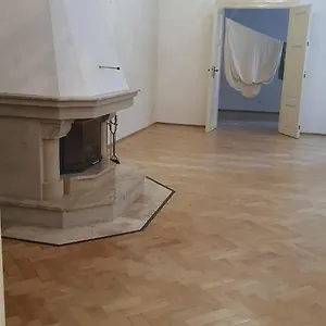Private In Shared Luxurious Palace Like With 2 Bathrooms Including Whirlpool And Virtual Reality Gasthof
